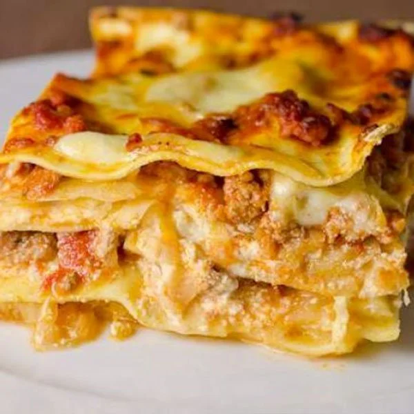 Lasagne €6.5 a porzione (min. 6)